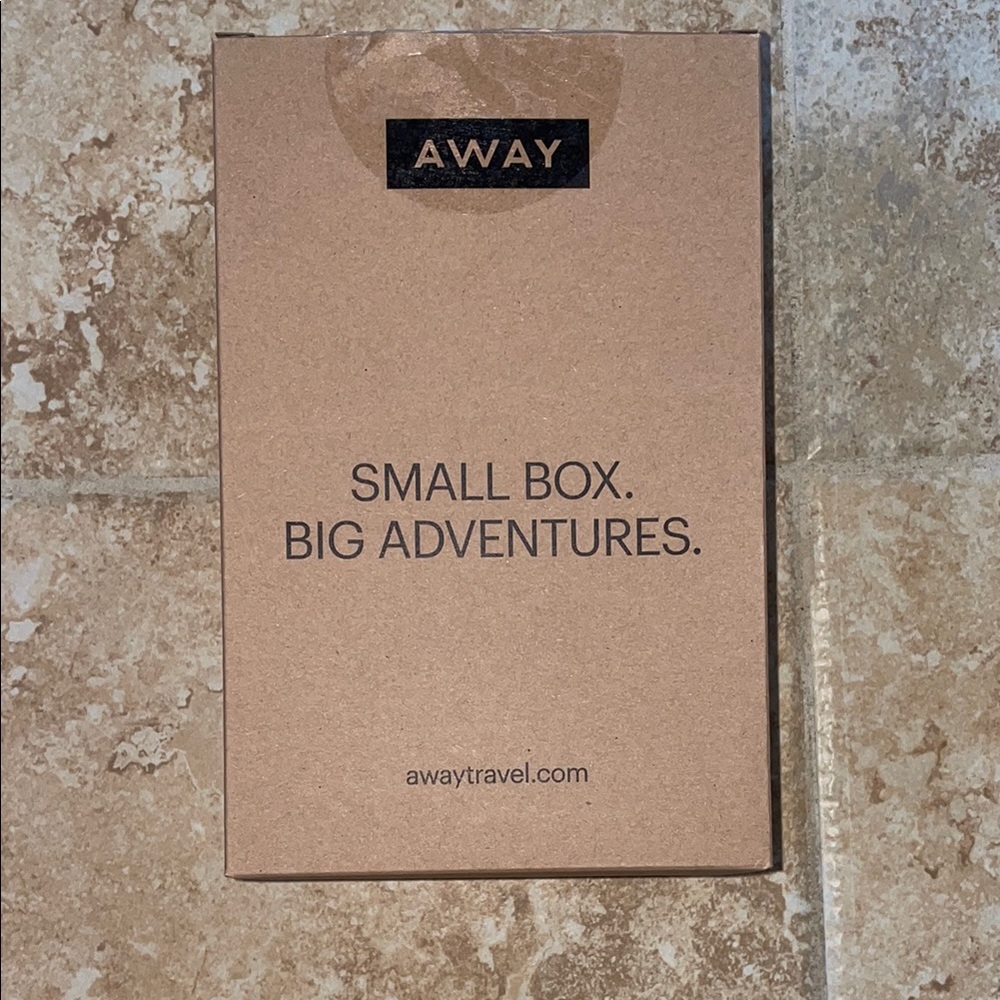 BNIB Away mini crossbody - Picture 6 of 9